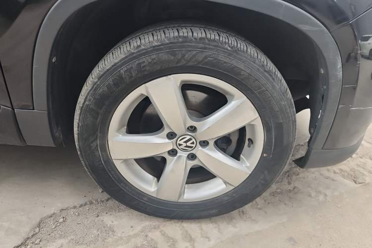 Used Volkswagen Tiguan 2012 1.8TSI Automatic All-Wheel Drive Elite Edition Right Front Wheel Hub