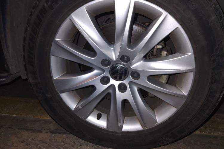 Used Volkswagen Tiguan 2012 2.0 TSI Automatic All-Wheel Drive Flagship Edition Right Front Wheel Hub