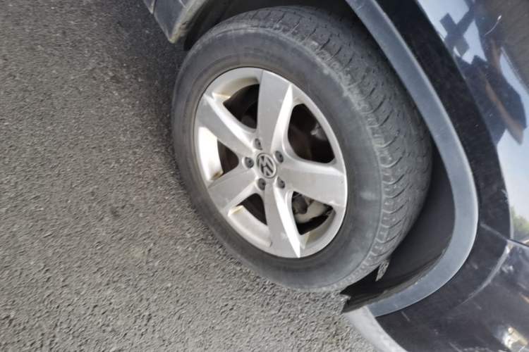Used Volkswagen Tiguan 2012 1.8TSI Automatic All-Wheel Drive Elite Edition Right Front Wheel Hub
