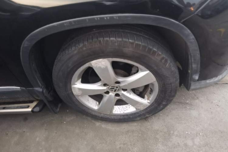 Used Volkswagen Tiguan 2012 1.8TSI Automatic All-Wheel Drive Elite Edition Right Front Wheel Hub