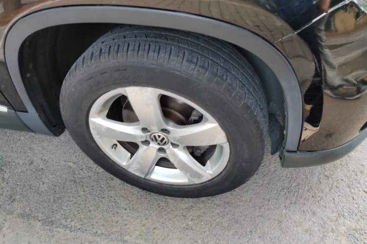 Used Volkswagen Tiguan 2012 1.8TSI Automatic All-Wheel Drive Elite Edition Right Front Wheel Hub