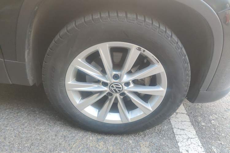 Used Volkswagen Tiguan 2012 1.8TSI Automatic All-Wheel Drive Elite Edition Right Front Wheel Hub