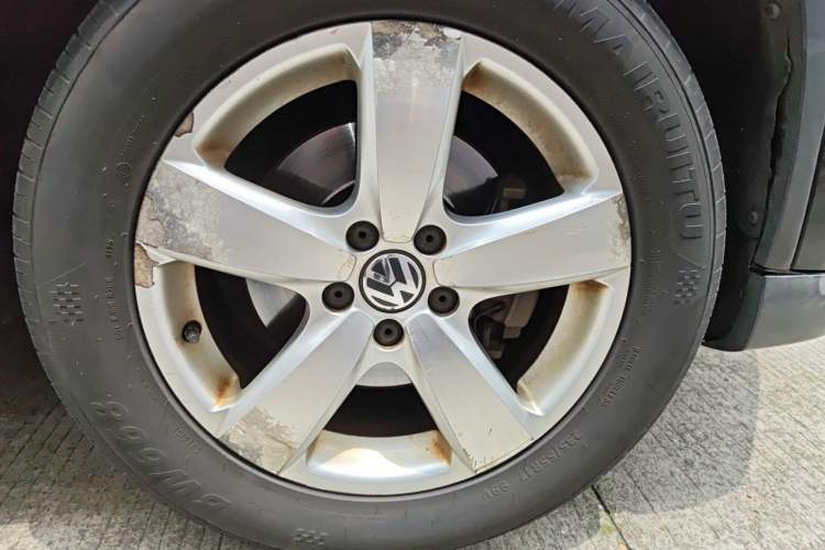 Used Volkswagen Tiguan 2012 1.8TSI Automatic All-Wheel Drive Elite Edition Right Front Wheel Hub