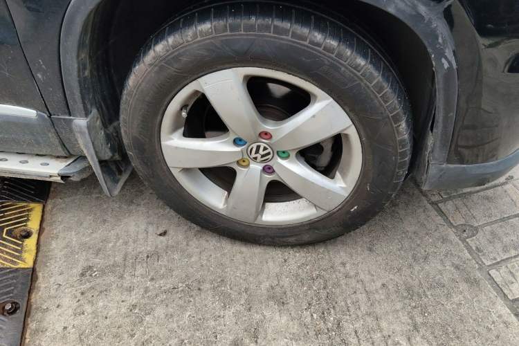 Used Volkswagen Tiguan 2012 1.8TSI Automatic All-Wheel Drive Elite Edition Right Front Wheel Hub