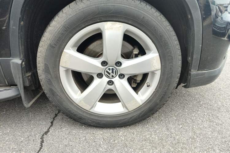 Used Volkswagen Tiguan 2012 1.8TSI Automatic All-Wheel Drive Elite Edition Right Front Wheel Hub