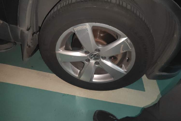 Used Volkswagen Tiguan 2012 1.8TSI Automatic All-Wheel Drive Elite Edition Right Front Wheel Hub