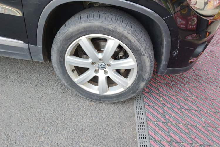 Used Volkswagen Tiguan 2012 2.0 TSI Luxury Edition Right Front Wheel Hub