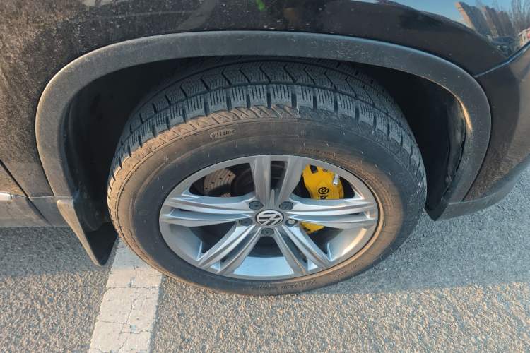 Used Volkswagen Tiguan 2012 2.0 TSI Automatic All-Wheel Drive Elite Edition Right Front Wheel Hub