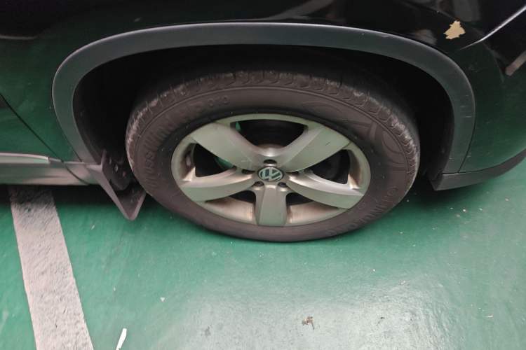 Used Volkswagen Tiguan 2012 1.8TSI Automatic All-Wheel Drive Elite Edition Right Front Wheel Hub