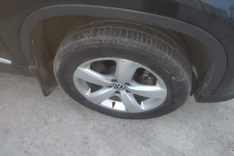 Used Volkswagen Tiguan 2012 1.8TSI Automatic Two-Wheel Drive Elite Edition Right Front Wheel Hub