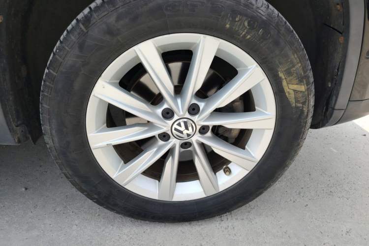 Used Volkswagen Tiguan 2012 2.0 TSI Comfort Edition Right Front Wheel Hub