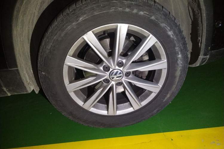 Used Volkswagen Tiguan 2012 2.0 TSI Comfort Edition Right Front Wheel Hub