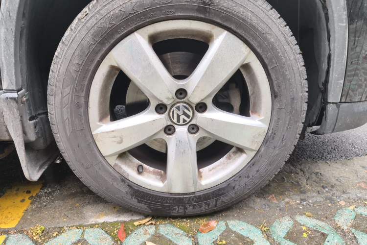 Used Volkswagen Tiguan 2012 1.8TSI Automatic All-Wheel Drive Elite Edition Right Front Wheel Hub