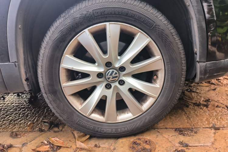 Used Volkswagen Tiguan 2012 2.0 TSI Automatic All-Wheel Drive Elite Edition Right Front Wheel Hub