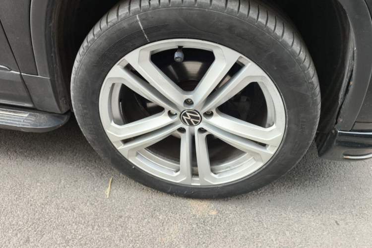 Used Volkswagen Tiguan  Right Front Wheel Hub