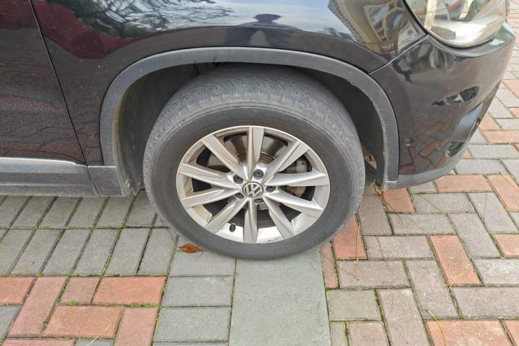 Used Volkswagen Tiguan 2012 2.0 TSI Comfort Edition Right Front Wheel Hub