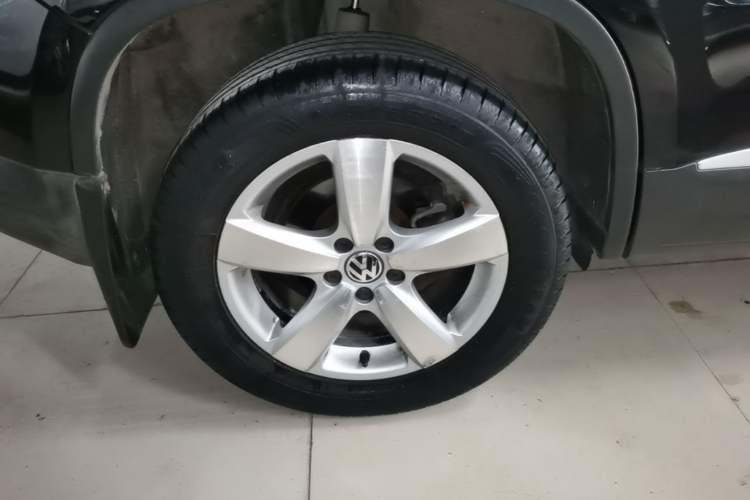 Used Volkswagen Tiguan 2012 2.0 TSI Automatic All-Wheel Drive Elite Edition Right Rear Wheel Hub
