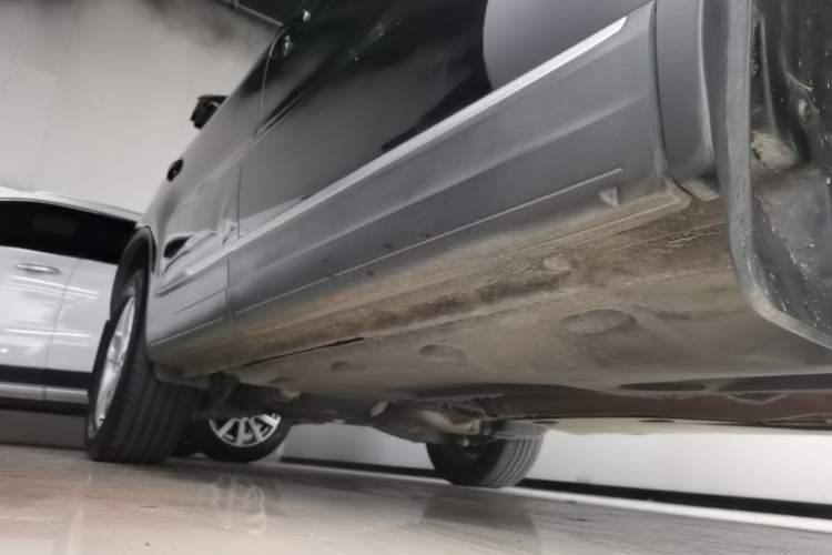 Used Volkswagen Tiguan 2012 2.0 TSI Automatic All-Wheel Drive Elite Edition Right Side Sill