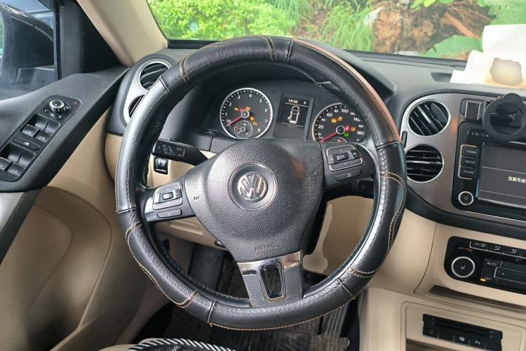 Used Volkswagen Tiguan 2012 2.0 TSI Automatic All-Wheel Drive Elite Edition Steering Wheel