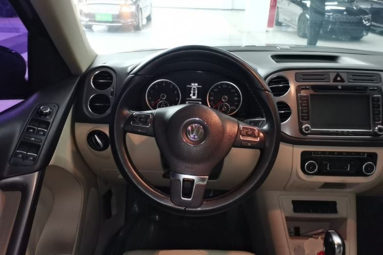 Used Volkswagen Tiguan 2012 2.0 TSI Automatic All-Wheel Drive Elite Edition Steering Wheel