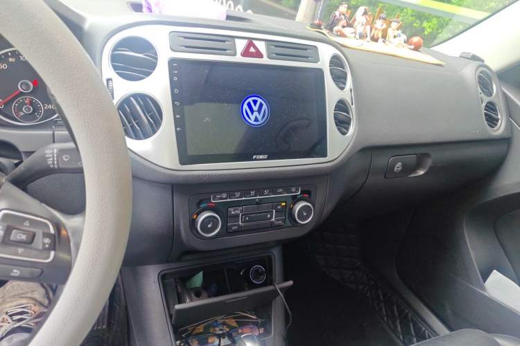 Used Volkswagen Tiguan 2012 1.8TSI Automatic Two-Wheel Drive Elite Edition Audio And AC Panel