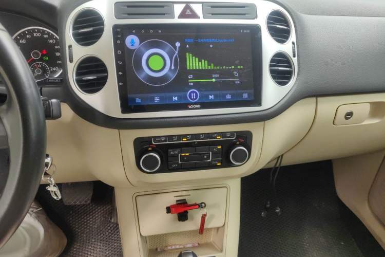 Used Volkswagen Tiguan 2012 1.8TSI Automatic All-Wheel Drive Elite Edition Audio And AC Panel