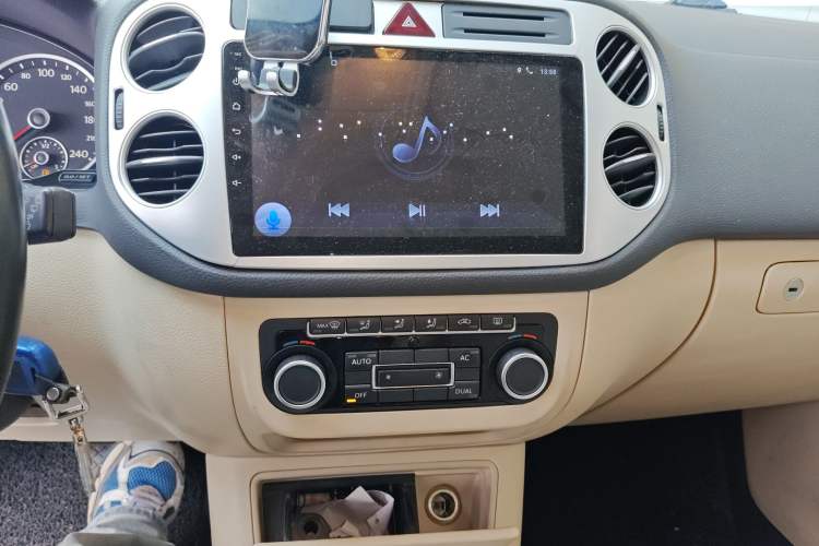 Used Volkswagen Tiguan 2012 1.8TSI Automatic Two-Wheel Drive Trend Edition Audio And AC Panel