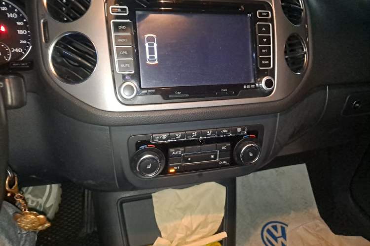 Used Volkswagen Tiguan 2012 1.8TSI Automatic All-Wheel Drive Elite Edition Audio And AC Panel