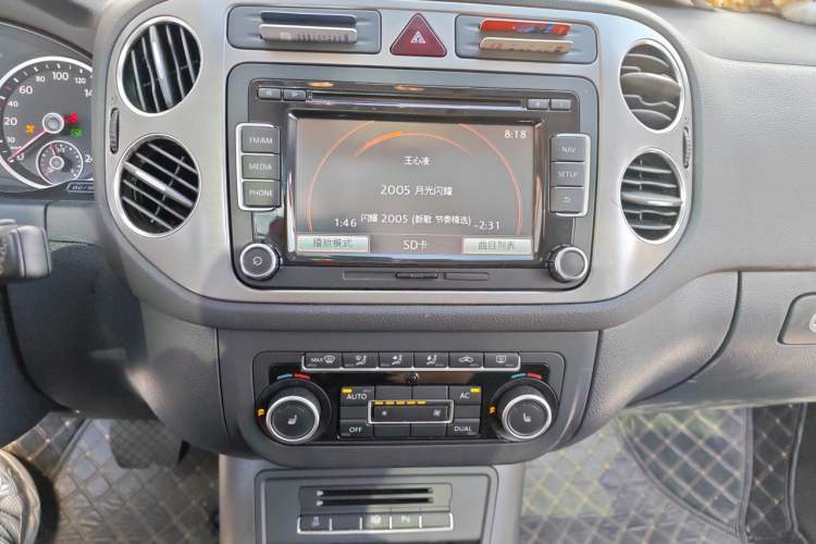 Used Volkswagen Tiguan 2012 2.0 TSI Automatic All-Wheel Drive Flagship Edition Audio And AC Panel