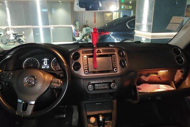 Used Volkswagen Tiguan 2012 1.8TSI Automatic All-Wheel Drive Elite Edition Center Console