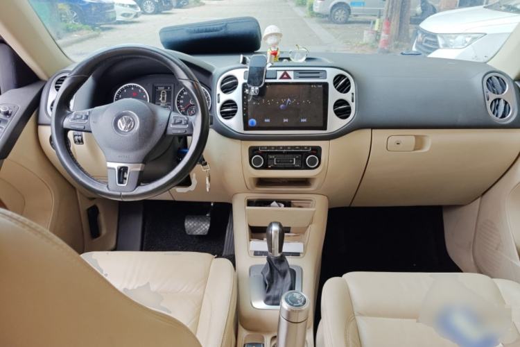 Used Volkswagen Tiguan 2012 1.8TSI Automatic Two-Wheel Drive Trend Edition Center Console