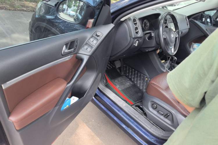Used Volkswagen Tiguan 2012 2.0 TSI Luxury Edition Driver Seat