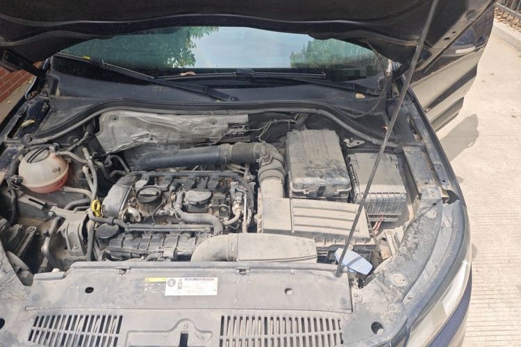 Used Volkswagen Tiguan 2012 2.0 TSI Comfort Edition Engine Bay Left