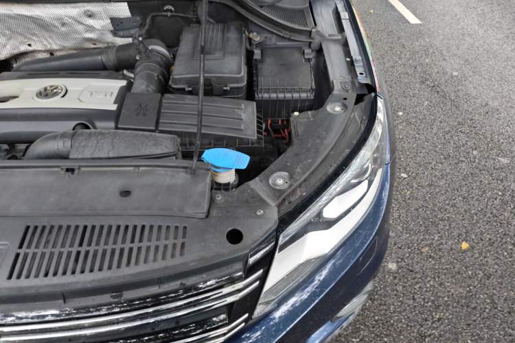 Used Volkswagen Tiguan 2012 2.0 TSI Luxury Edition Engine Bay Left