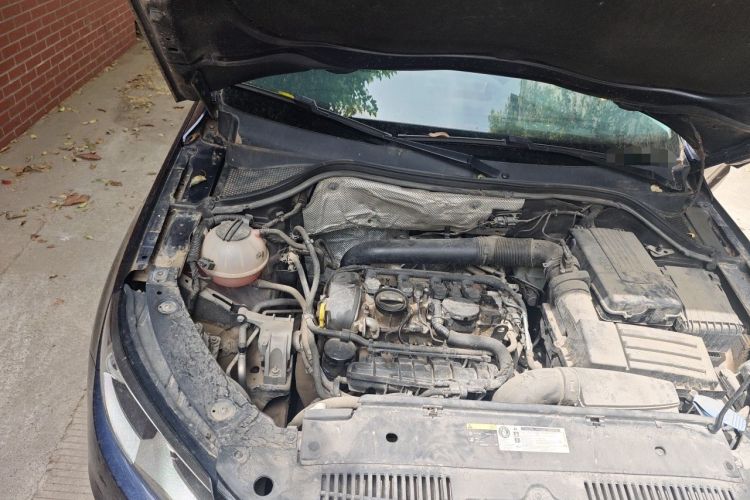 Used Volkswagen Tiguan 2012 2.0 TSI Comfort Edition Engine Bay Right