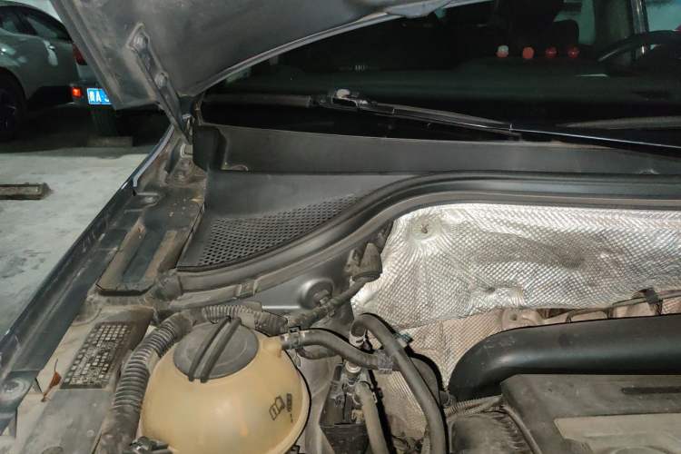 Used Volkswagen Tiguan 2012 1.8TSI Automatic Two-Wheel Drive Elite Edition Engine Bay Right
