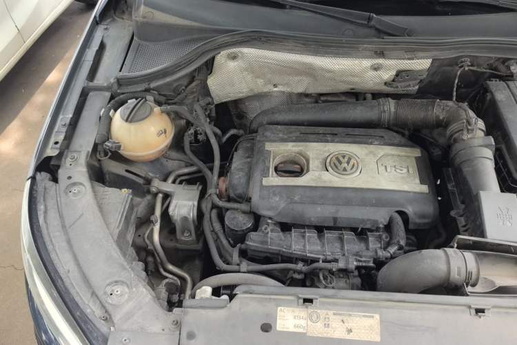 Used Volkswagen Tiguan 2012 2.0 TSI Luxury Edition Engine Bay Right
