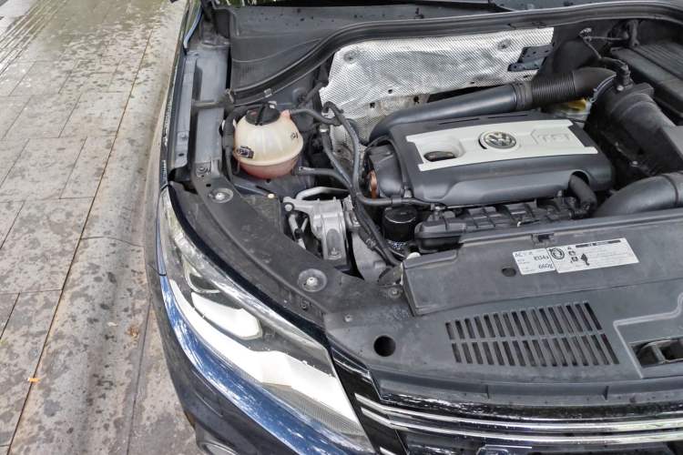 Used Volkswagen Tiguan 2012 2.0 TSI Luxury Edition Engine Bay Right