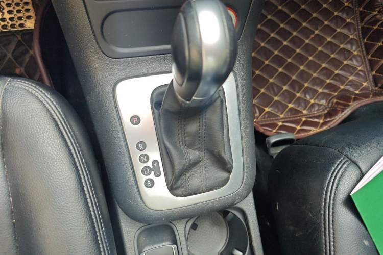 Used Volkswagen Tiguan 2012 2.0 TSI Comfort Edition Gear Lever