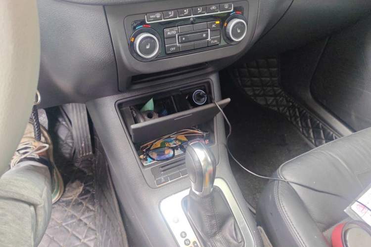 Used Volkswagen Tiguan 2012 1.8TSI Automatic Two-Wheel Drive Elite Edition Gear Lever