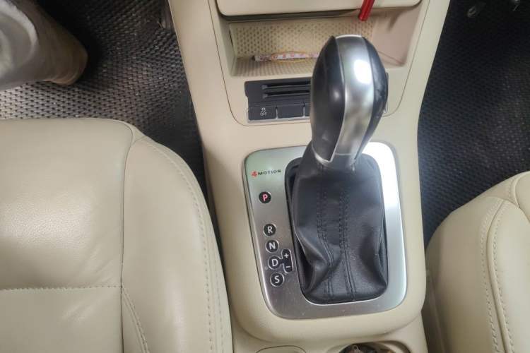 Used Volkswagen Tiguan 2012 1.8TSI Automatic All-Wheel Drive Elite Edition Gear Lever