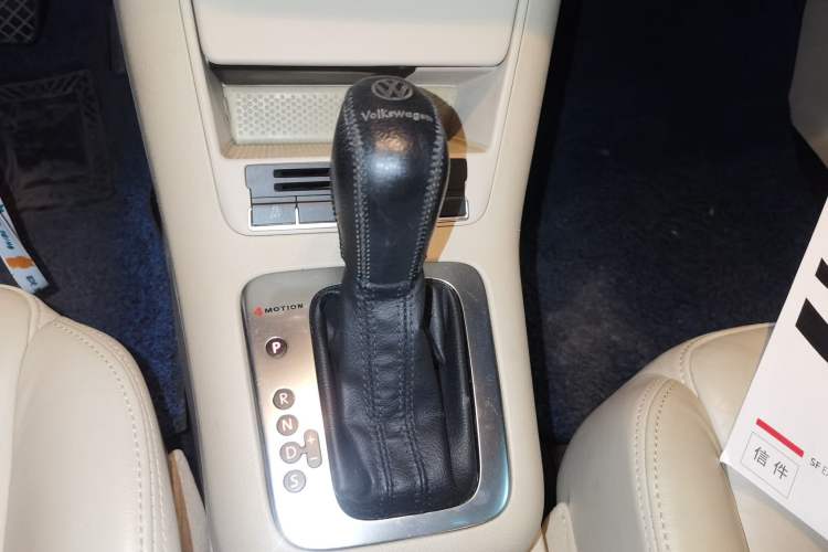 Used Volkswagen Tiguan 2012 1.8TSI Automatic All-Wheel Drive Elite Edition Gear Lever