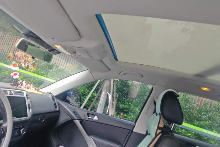 Used Volkswagen Tiguan 2012 1.8TSI Automatic Two-Wheel Drive Elite Edition Headliner