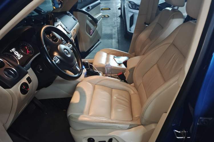 Used Volkswagen Tiguan 2012 2.0 TSI Automatic All-Wheel Drive Elite Edition Left Front Seat