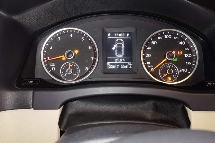 Used Volkswagen Tiguan 2012 1.8TSI Automatic All-Wheel Drive Elite Edition Odometer Close Up