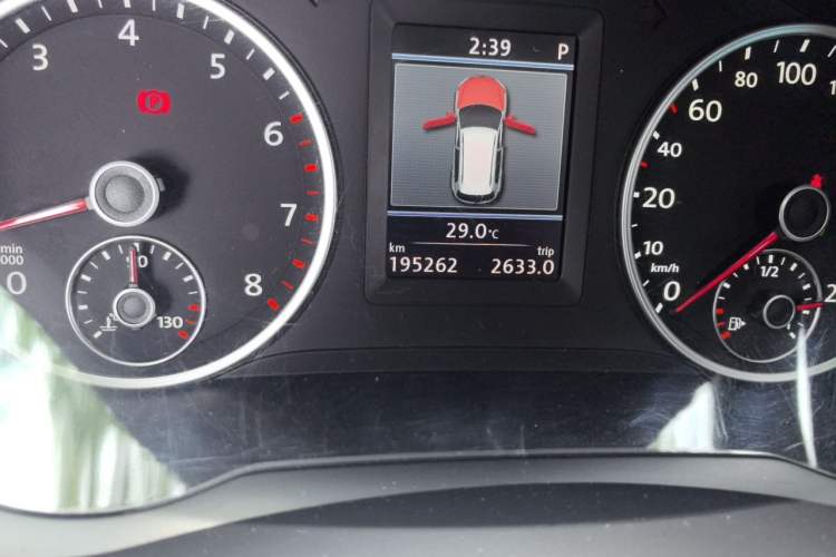 Used Volkswagen Tiguan 2012 2.0 TSI Luxury Edition Odometer Close Up
