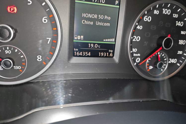 Used Volkswagen Tiguan 2012 2.0 TSI Luxury Edition Odometer Close Up