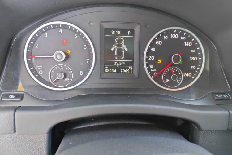 Used Volkswagen Tiguan 2012 2.0 TSI Automatic All-Wheel Drive Flagship Edition Odometer Close Up