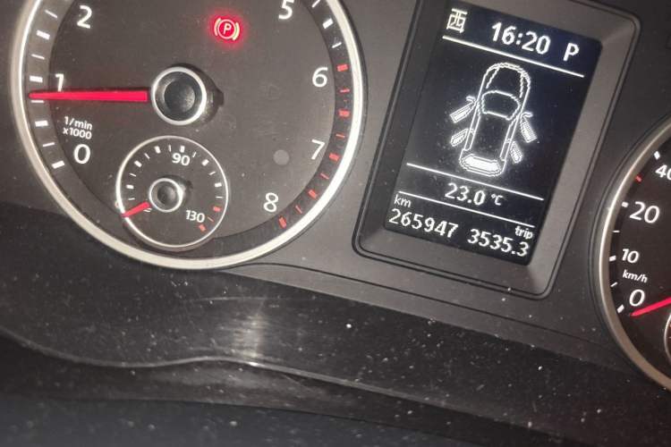 Used Volkswagen Tiguan 2012 2.0 TSI Automatic All-Wheel Drive Elite Edition Odometer Close Up