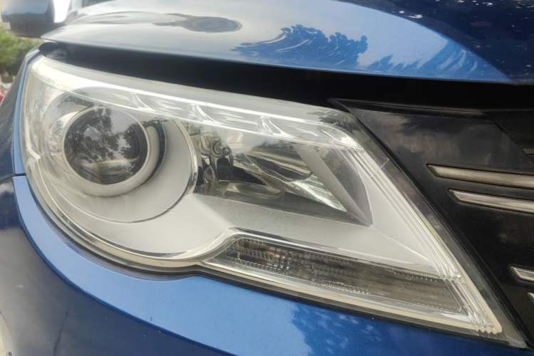 Used Volkswagen Tiguan 2012 1.8TSI Automatic All-Wheel Drive Elite Edition Right Front Headlight